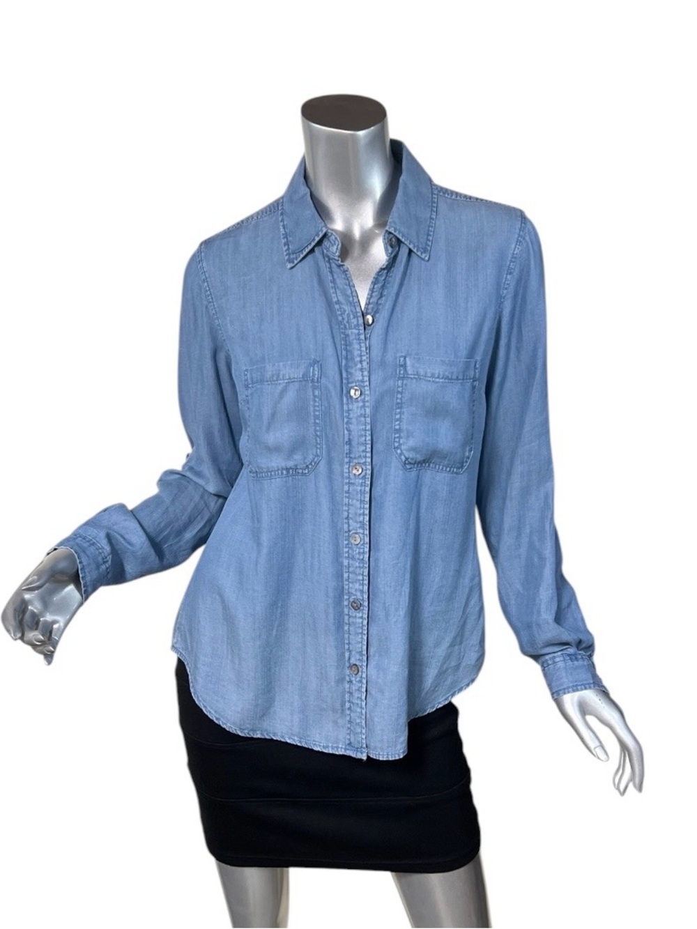 Liverpool Los Angeles Blue Chambray Roll Tab Button Down Shirt Women’s Small